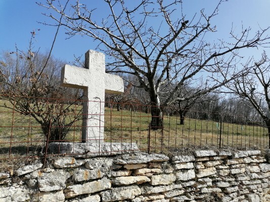 croce di pietra croce di pietra