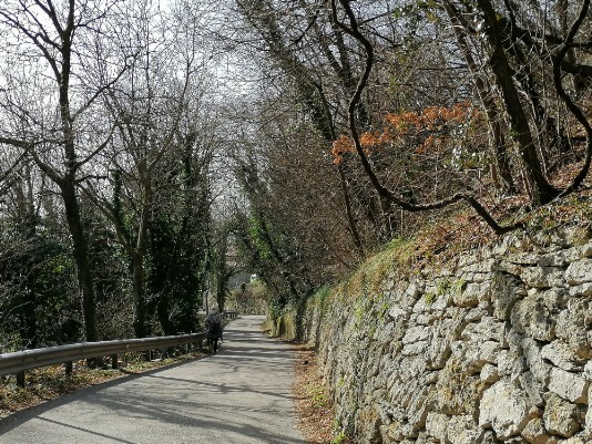 Via valle Via valle discsa a Monte