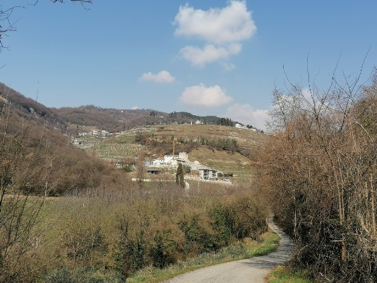 sullo sfondo Mospigolo visto da Moiago sullo sfondo Mospigolo visto da Moiago