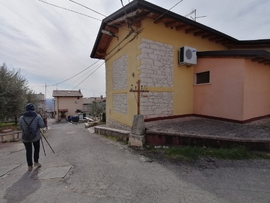 arrivati a Dosso discesa sino a incrociare via Rita Rosani e il Capitello di Forlago arrivati a Dosso discesa sino a incrociare via Rita Rosani e il Capitello di Forlago