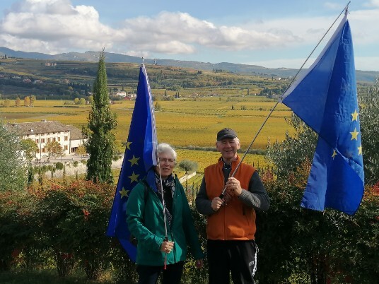 Bandiere Unuione Europea e Valle di Fumane Bandiere Unuione Europea e Valle di Fumane