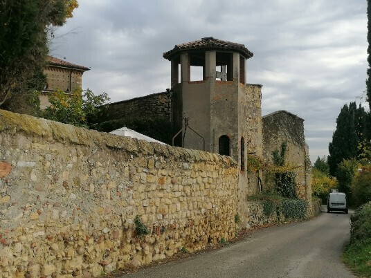 discesa a Corrubio- Villa Betelloni a sx discesa a Corrubio- Villa Betelloni a sx