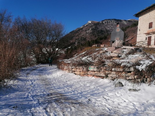 Neve sentiero Tommasi Grola Neve sentiero Tommasi Grola