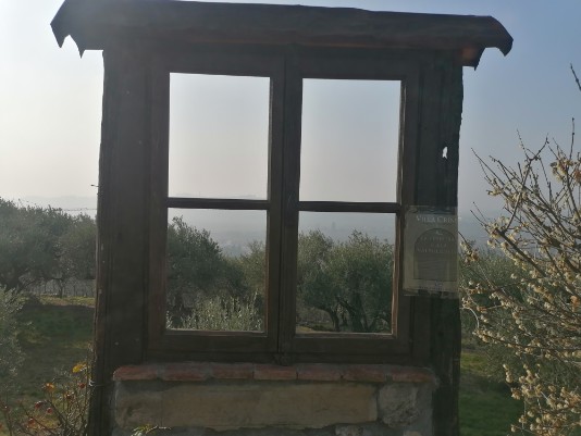 in discesa per Pedemonte la finestra sulla Valpolicella in discesa per Pedemonte la finestra sulla Valpolicella