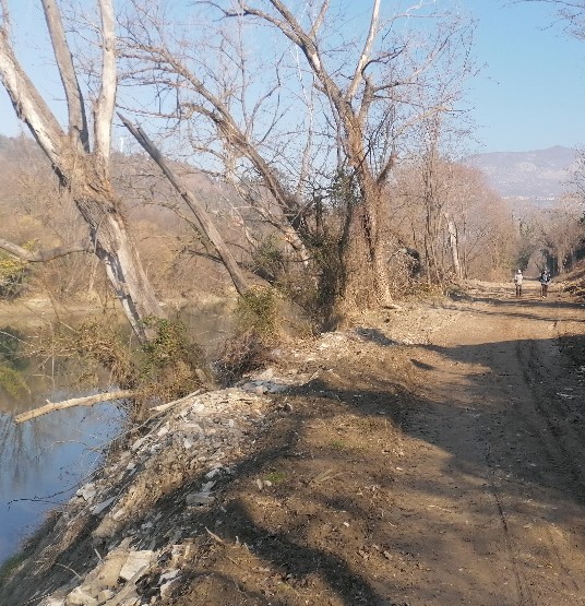 Volargne Ponton tratto in costruzione ciclopedonale adige Volargne Ponton tratto in costruzione ciclopedonale adige