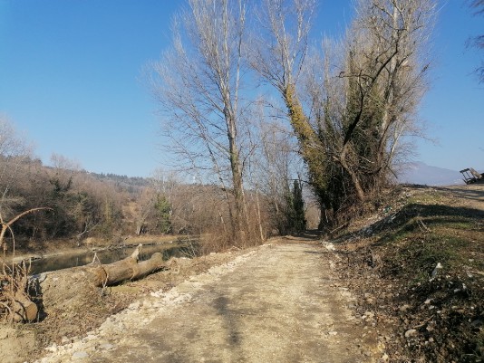 Volargne Ponton tratto in costruzione ciclopedonale adige Volargne Ponton tratto in costruzione ciclopedonale adige