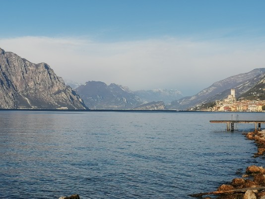 lungolago sud Malcesine sullo sfondo il castello lungolago sud Malcesine sullo sfondo il castello