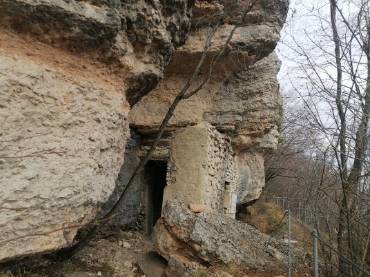 le trincee e postazioni Monte Cimo le trincee e postazioni Monte Cimo
