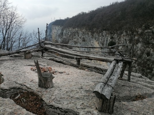 le trincee e postazioni Monte Cimo le trincee e postazioni Monte Cimo