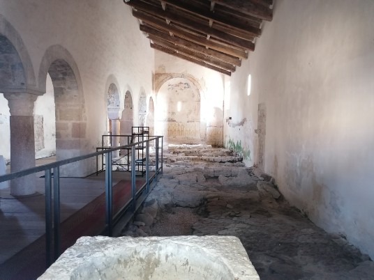 chiesa di San Zeno de l'Oselet interno chiesa di San Zeno de l'Oselet interno