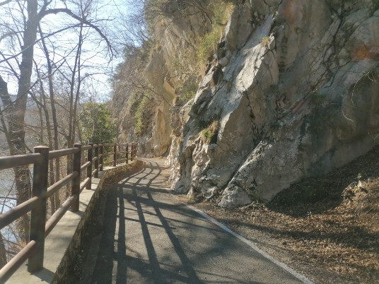 Rocce e acqua Adige Rocce e acqua Adige