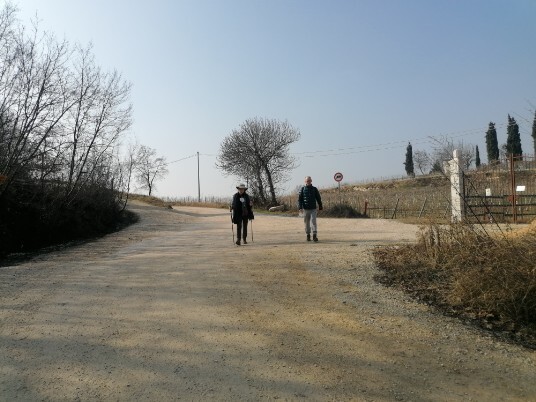 al termine del sentiero a destra strada sterrata discesa a Ca Verde al termine del sentiero a destra strada sterrata discesa a Ca Verde