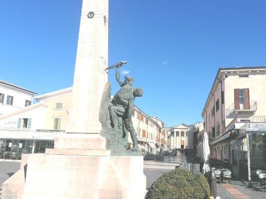Monumento ai caduti a Bardolino Monumento ai caduti a Bardolino