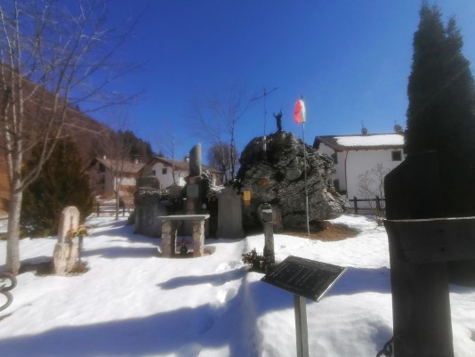 Monumento ai caduti san Valentino cimitero 15- 18 Monumento ai caduti san Valentino cimitero 15- 18