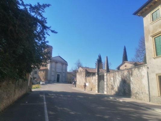 Via Chiesa Via chiesa
