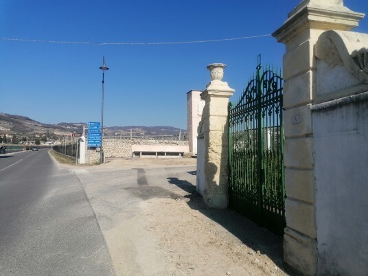 si prende la strada a destra per Maregnago si prende la strada a destra per Maregnago