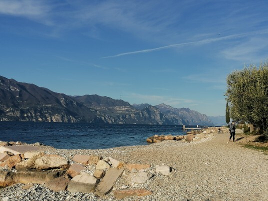 lungolago e ritorno a Torri del Benaco lungolago e ritorno a Torri del Benaco